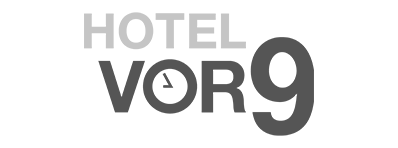 Hotelvor9logokleingrey